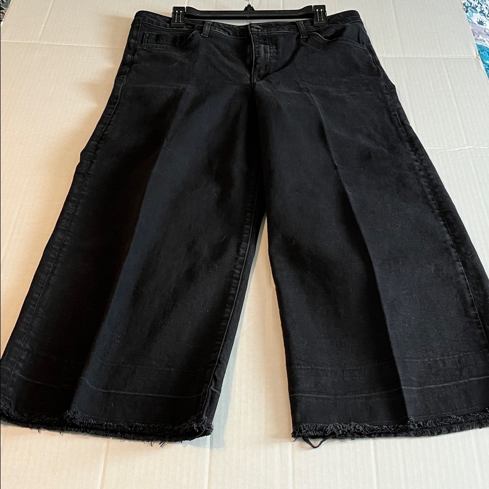 H&M Women's Black Wide-Leg Cropped Distressed Hem Jeans Size 14 - Picture 4 of 11